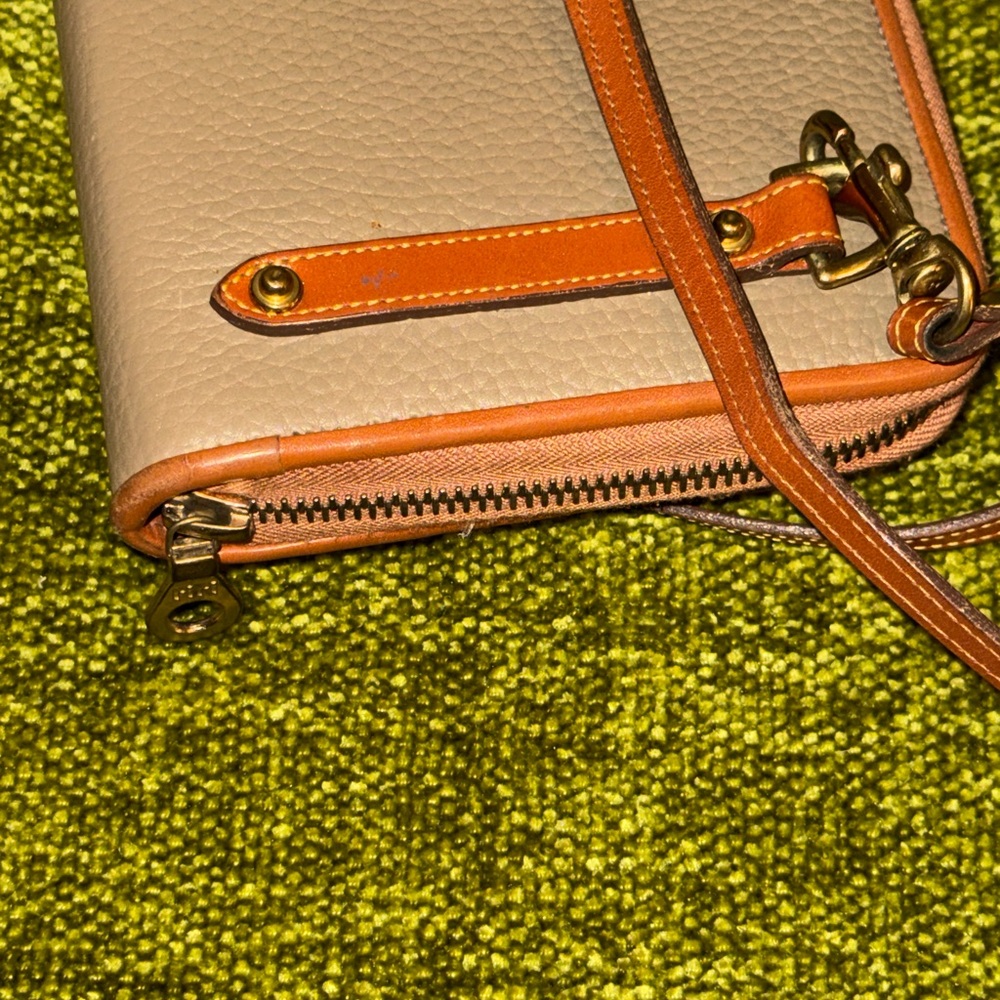 Dooney and Bourke W52 Large Zip Along - Picture 3 of 10